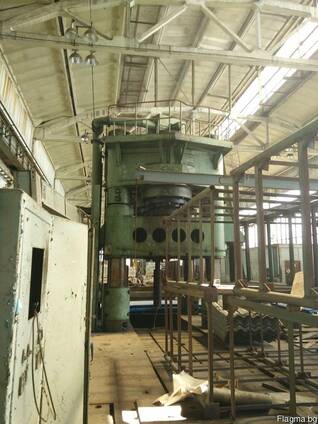 Hydraulic stamping press with sliding table force 3150t